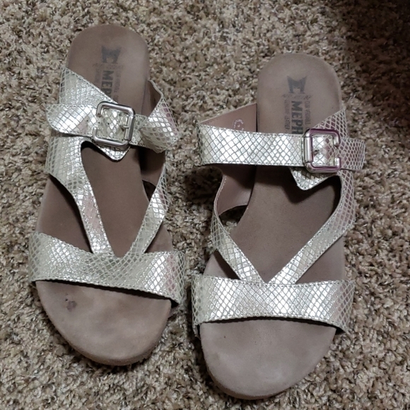 Size 40 mephisto silver wedges. - Picture 1 of 4